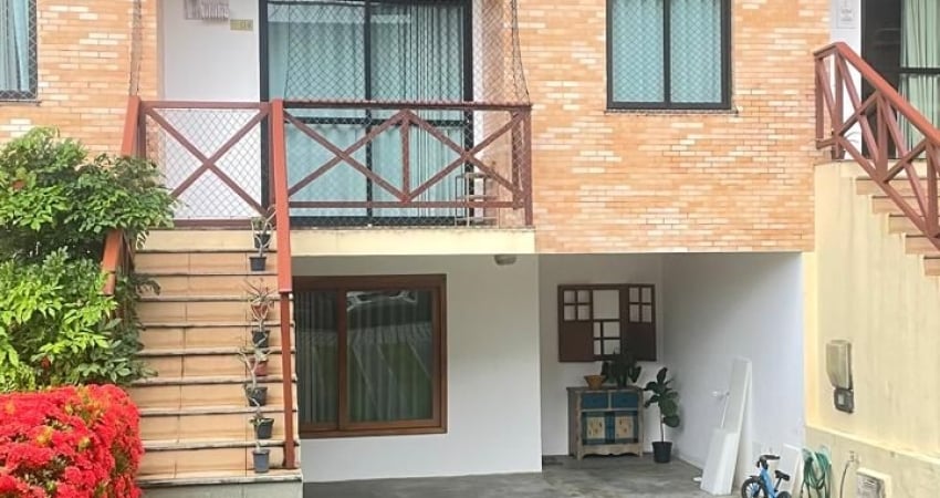 Excelente casa em patamares