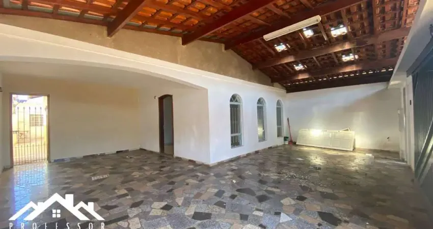 Casa com Edícula à Venda no Jardim São Francisco em Limeira-SP