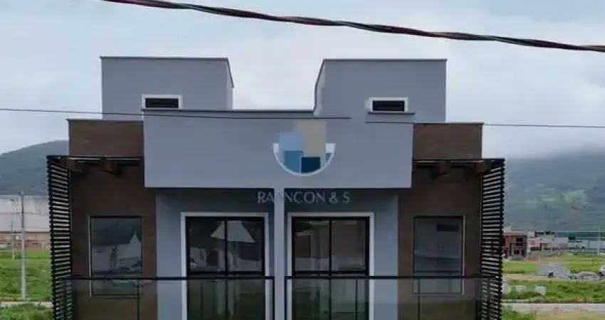 Casa geminada à venda no bairro Nova Brasília - Imbituba/SC