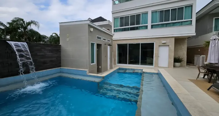 Exuberante casa triplex no recreio - 298 m² de área construída.
