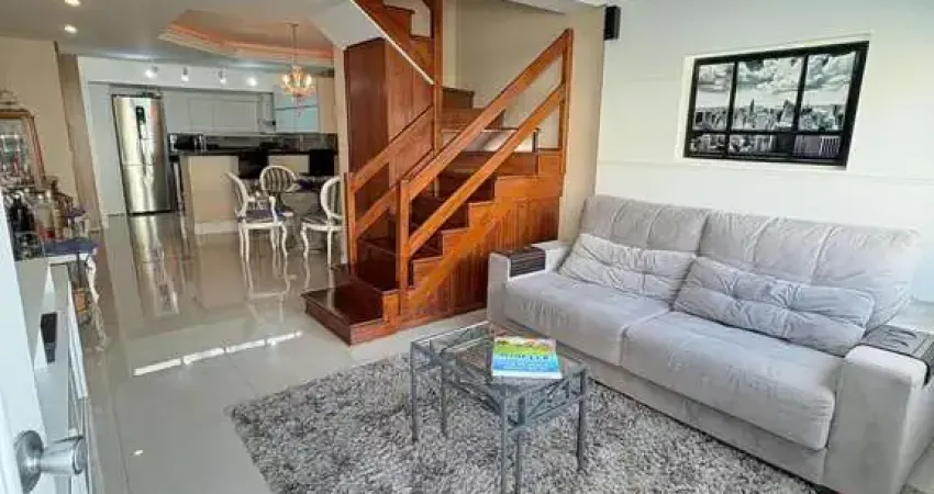 Casa com 2 dormitórios e 1 vaga em condomínio fechado no Bairro Cavalhada.