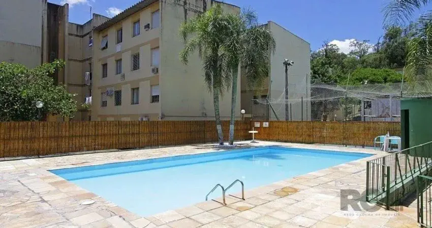Apartamento com 02 quartos e 01 vaga escriturada e coberta, na Av. Antônio de Ca