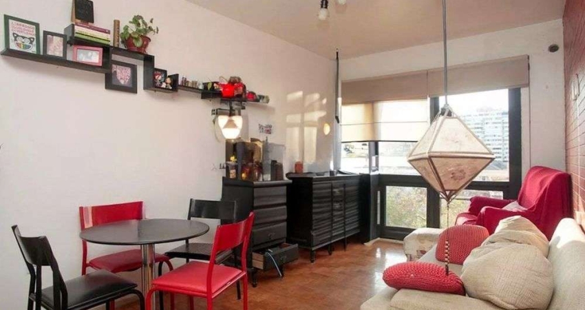 Apartamento semi mobiliado com 2 dormitórios na Sofia Veloso.