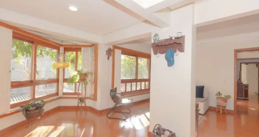 Apartamento 3 dormitórios, 127 m², 2 vagas – Reformado e bem localizado