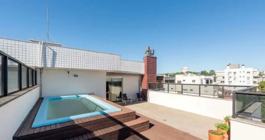 Cobertura com 3 dormitórios, suíte, piscina e churrasqueira.