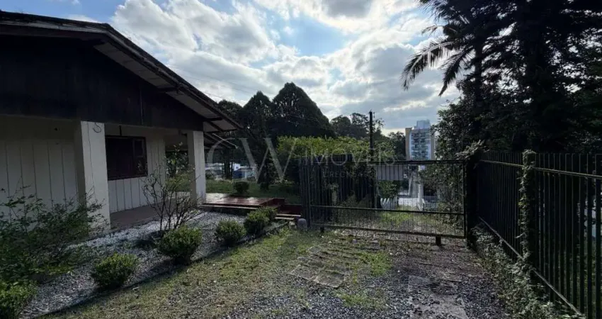 Terreno à venda na Rua Lindóia, 225, Glória, Joinville