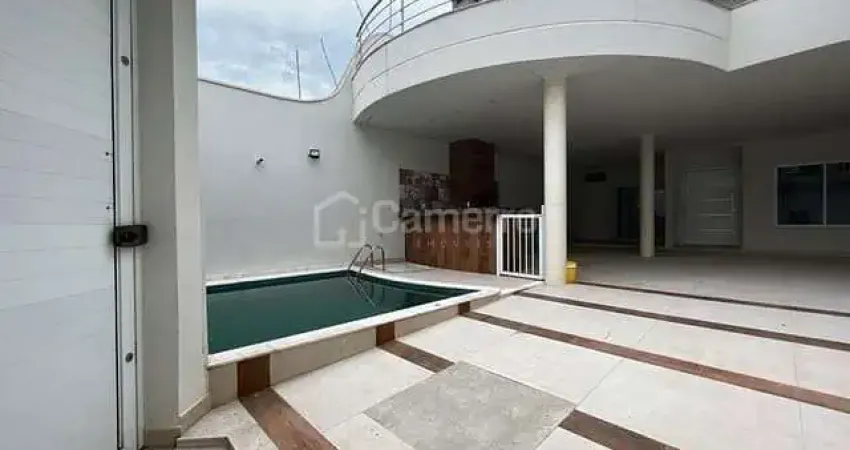 Casa assobrada à venda, com 4 dormitórios, sendo 1 suíte, 250m² terreno e 301 m² construção, por R$
