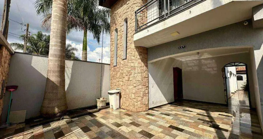 Casa com 3 dormitórios, sendo 1 suíte,  à venda, 263 m² por R$ 1.100.000 - Jardim Nossa Senhora do Carmo - Americana/SP
