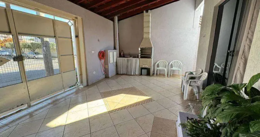 Casa com 3 dormitórios, sendo 1 suíte,  à venda, 221 m² por R$ 650.000 - Vila Mollon IV - Santa Bárbara D'Oeste/SP