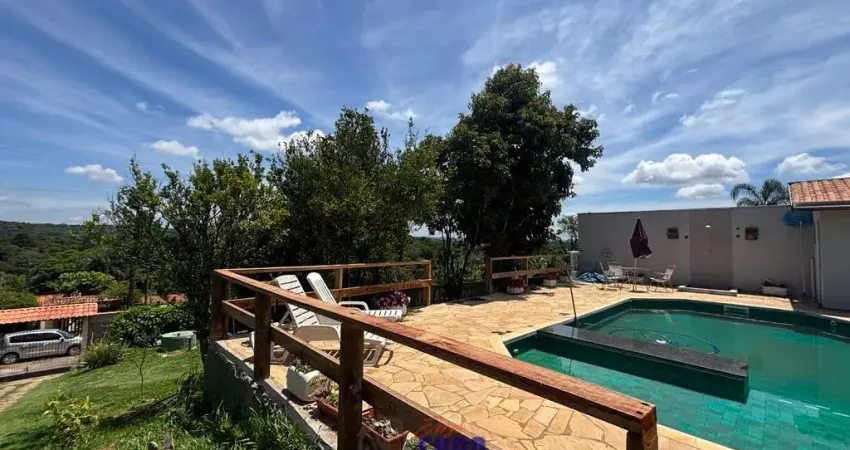 Linda Chácara em condomínio com 1200 m