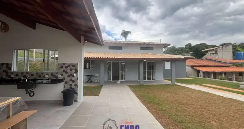 VISTA PARA O PÔR DO SOL Linda chácara em condomínio fechado Casa Novinha