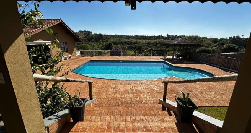 Lindo Sítio em condominio fechado estilo fazenda com lago lindo 7.500 m