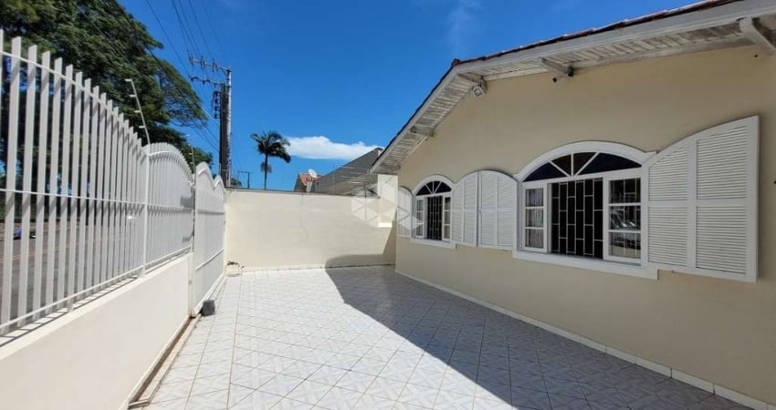 Casa à venda em Capoeiras, Florianópolis - 3 quartos, edícula e excelente localização
