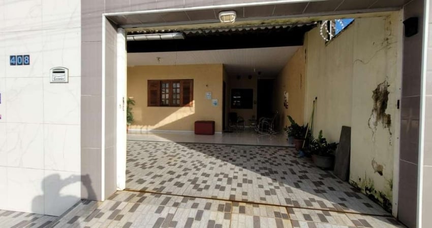 Casa para Venda em Fortaleza, Aracapé, 3 dormitórios, 1 suíte, 2 banheiros, 3 vagas