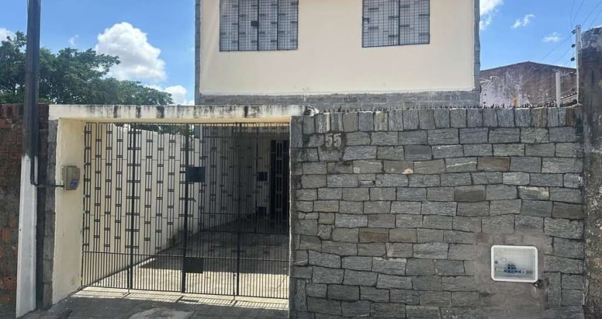 Casa Duplex/Usada para Venda em Fortaleza, Parangaba, 3 dormitórios, 1 suíte, 2 banheiros, 2 vagas