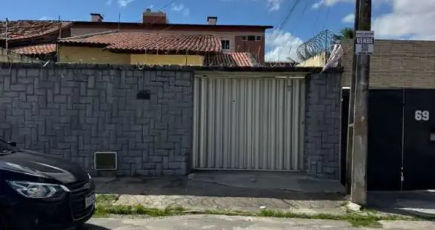 Casa para Venda em Fortaleza, Itaperi, 3 dormitórios, 1 suíte, 3 banheiros, 4 vagas