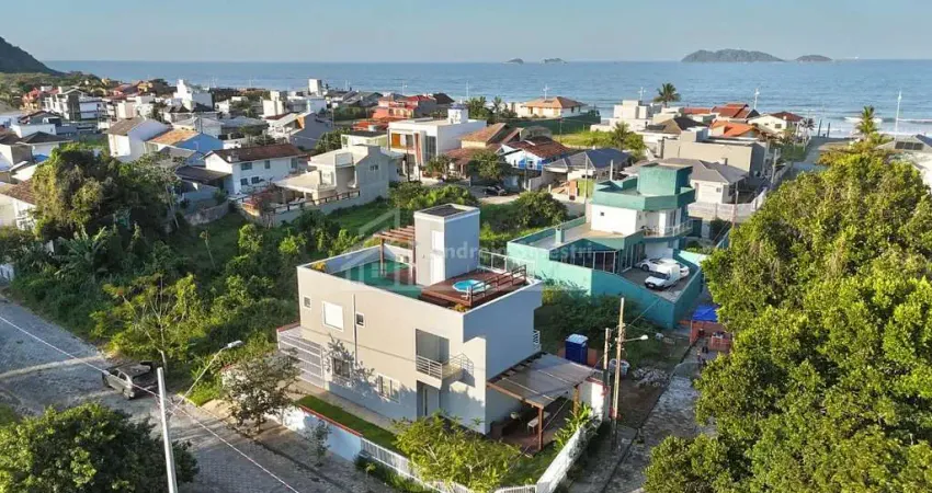 Casa com 4 quartos à venda na Rua Sofia n° 192 esquina com a Rua Teera, Itaguaçu, São Francisco do Sul