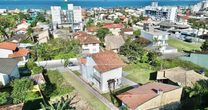 Casa com 4 quartos à venda na Rua Pequim 603, Itaguaçu, São Francisco do Sul