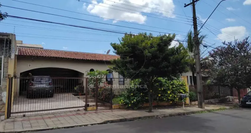 Casa para locação e venda com 3 quartos sendo 1 suíte no Bairro Alvorada, em Londrina