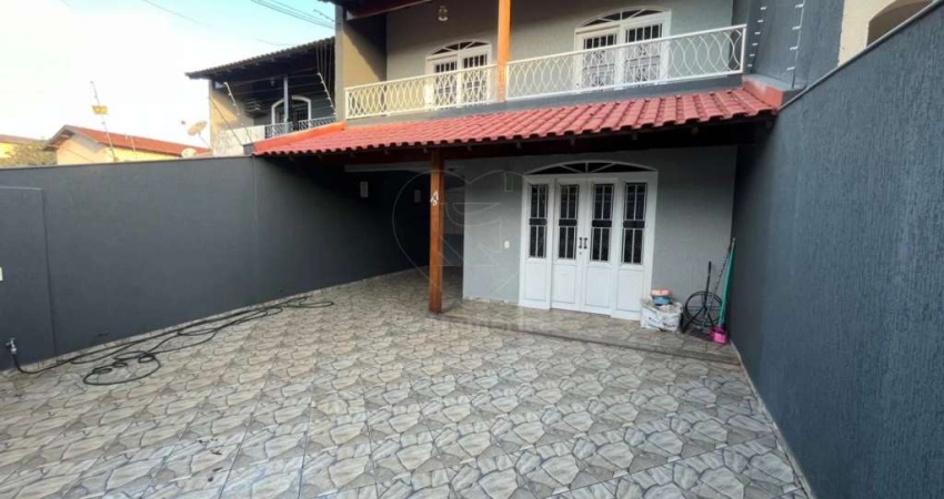 Casa à venda com 4 quartos sendo 1 suíte na Região Norte de Londrina