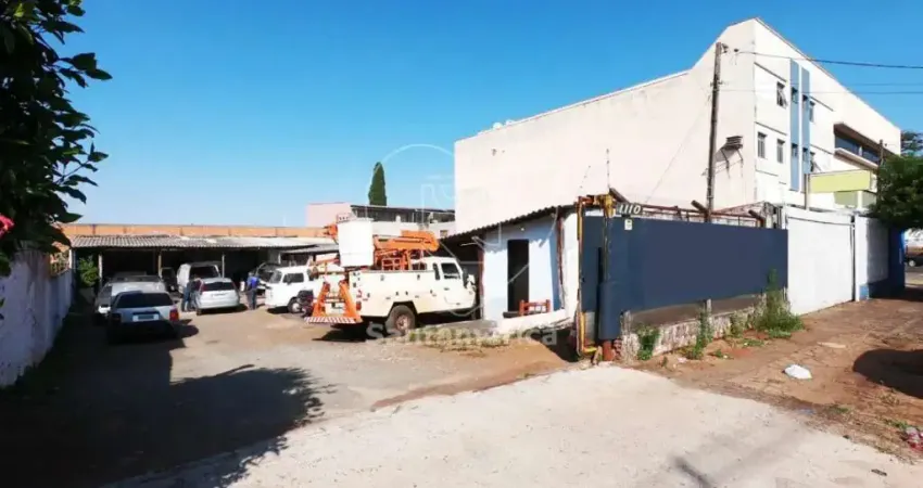 Terreno Comercial à venda próximo a Avenida Leste Oeste
