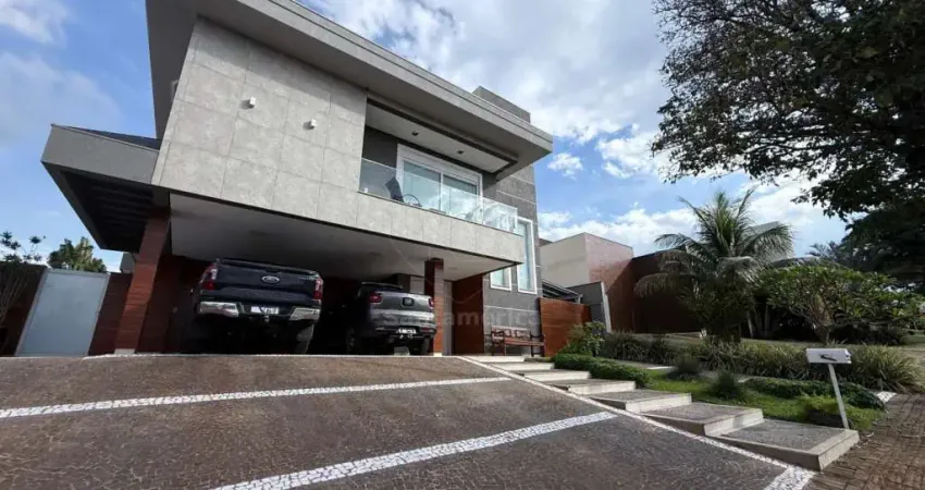 Casa para venda no condomínio Sun Lake com 3 suítes, piscina privativa e cozinha planejada