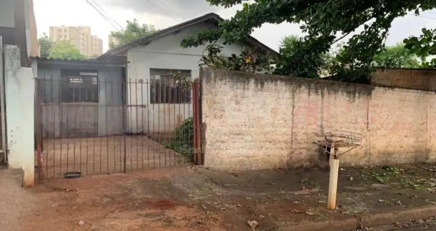 Casa à venda na região norte de londrina com 2 quartos e edícula nos fundos