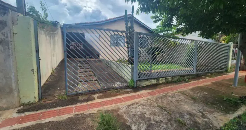Casa à venda com 2 quartos e dependência nos fundos na avenida jamill scaff