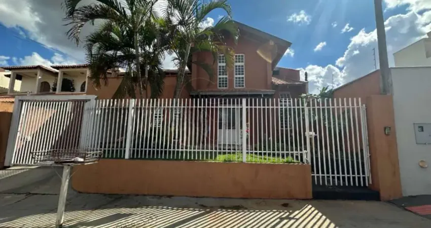 Casa à Venda no Bairro Coliseu com 3 quartos, sendo 1 suíte - Região Norte de Londrina