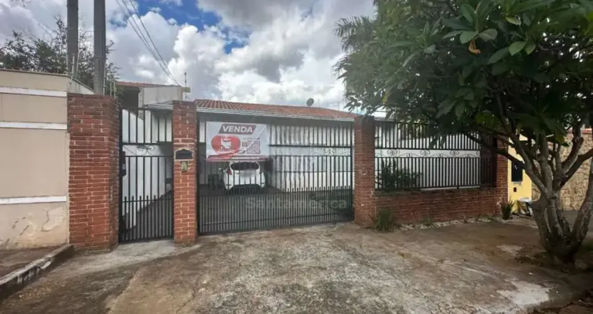 Casa à venda no bairro universitário com 3 quartos, sendo 1 suíte na região oeste de londrina