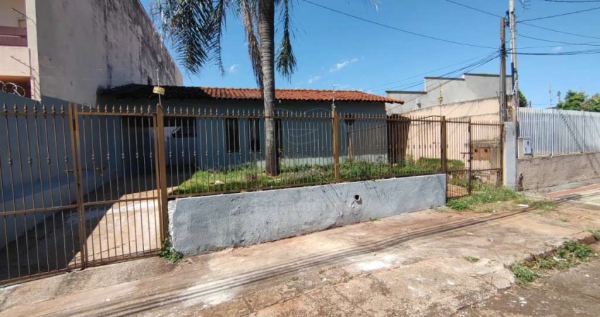 Casa à Venda na Vila Casoni com 4 quartos - Frente e Fundos