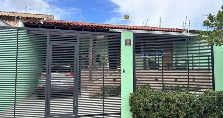 Casa à Venda com 1 Suíte e Piscina no Chamonix, região Leste