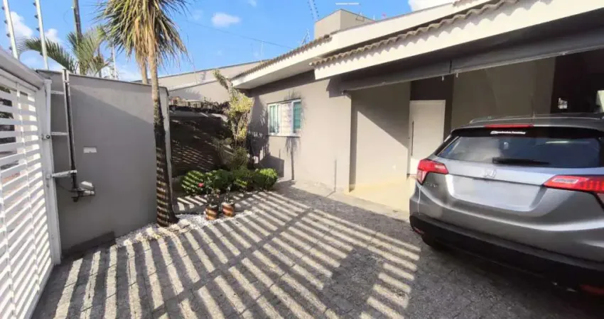 Casa à Venda com 2 Dormitórios, Suíte e Ar Condicionado, Próxima à Avenida Europa