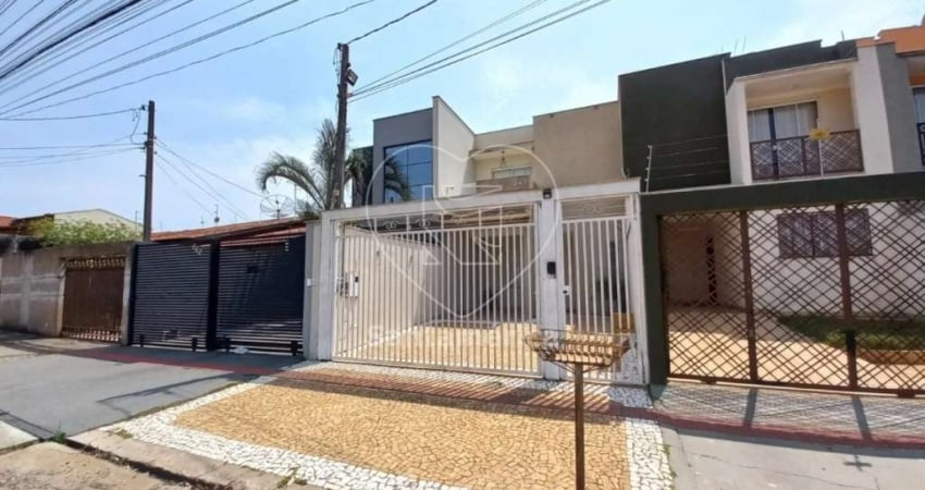 Casa à Venda na Zona Leste de Londrina com 3 Dormitórios 1 Suíte e Sacada