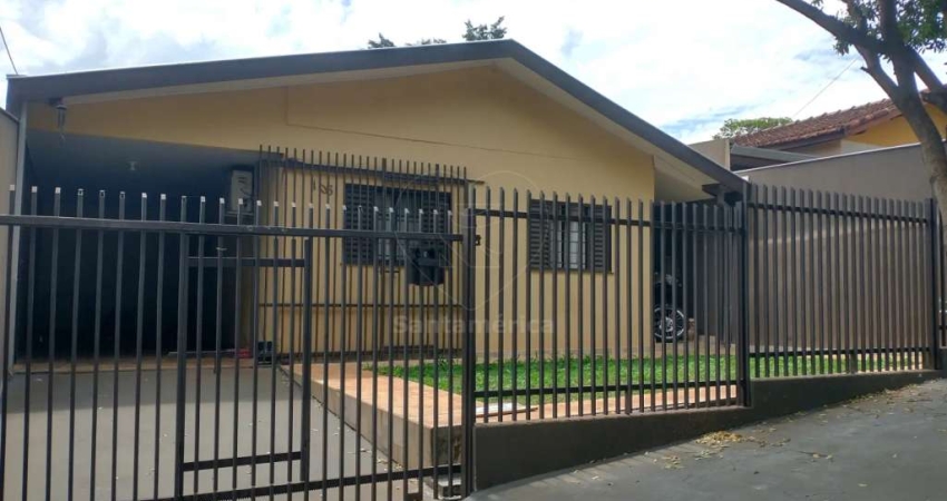 Casa com 3 dormitórios à venda no Parigot de Souza I em Londrina