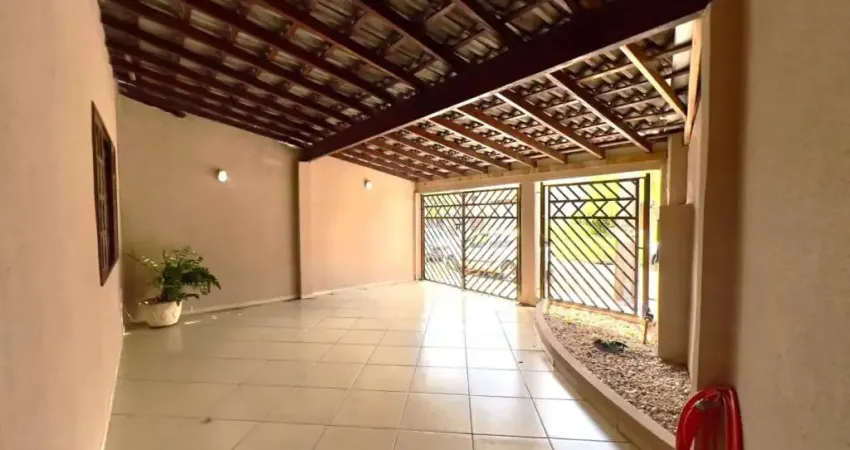 Casa à Venda com 3 Dormitórios e Piscina na Região Sul