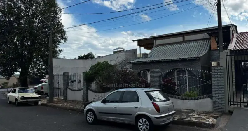 Casa á Venda com 3 Dormitórios e Churrasqueira na Região Leste de Londrina