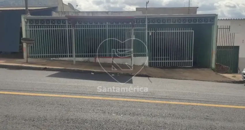 Casa a venda na Avenida Gines Parra, com 252m² de terreno e 110m² privativos.