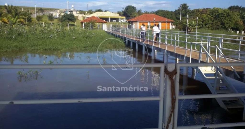 Chácara em Primeiro de Maio, com vista para o rio, tendo 595 m² de area util.
