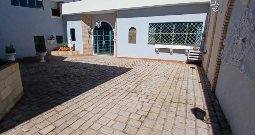 Casa com piscina e 1 quarto para alugar próximo ao Aeroporto de Londrina