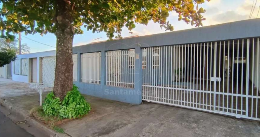 Casa à Venda com piscina e 3 quartos na Região Leste