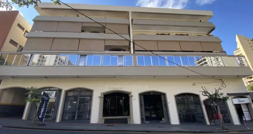 Amplo apartamento à venda no Edifício Princesa Izabel com 3 quartos sendo 1 suíte