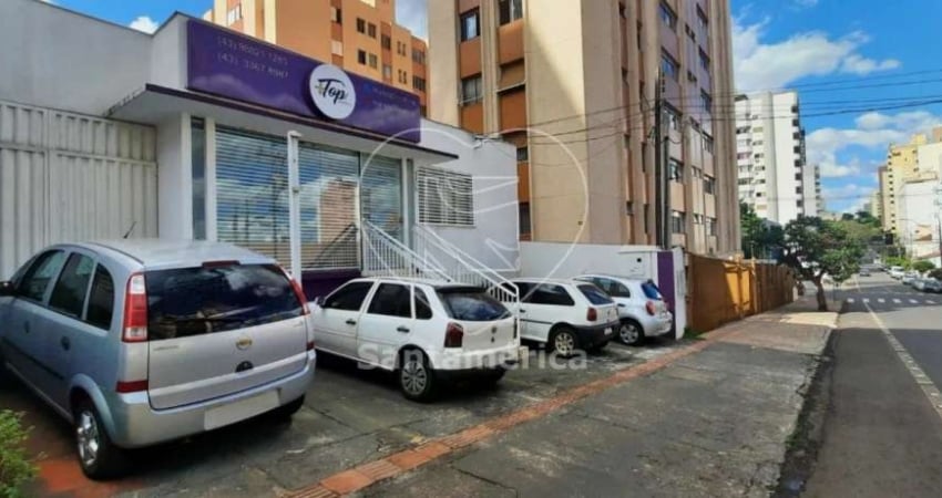 Casa comercial à venda e para alugar no centro de Londrina com 12 salas e 4 banheiros