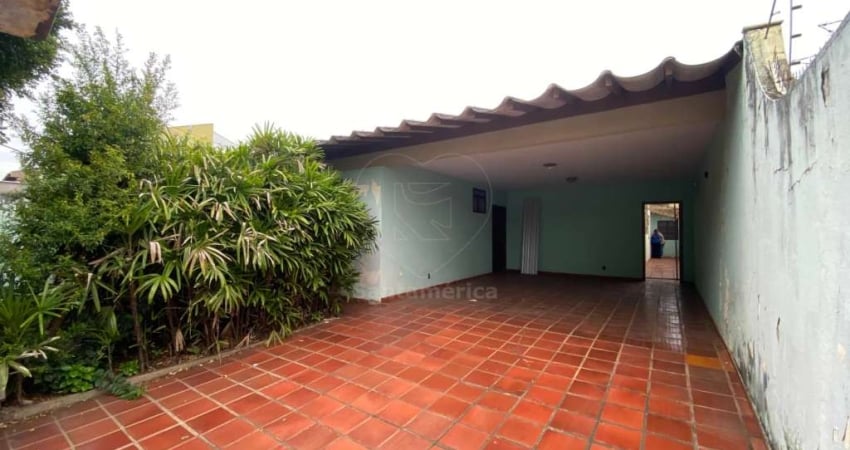 Casa com 3 dormitórios, sendo 2 suites, na região Leste de Londrina