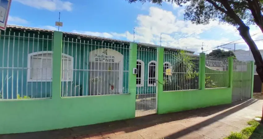 Casa comercial disponível para alugar na avenida santos dumont