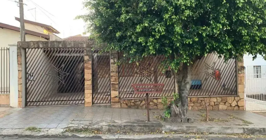 Casa a venda com 3 quartos com edícula, próxima a avenida saul elkind