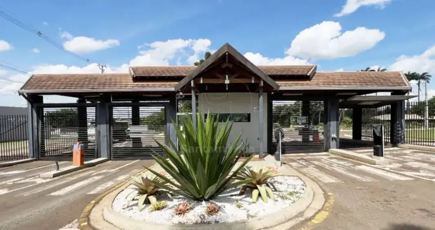 Casa à Venda no Condomínio Bella Vittá com 3 Suítes e Jacuzzi