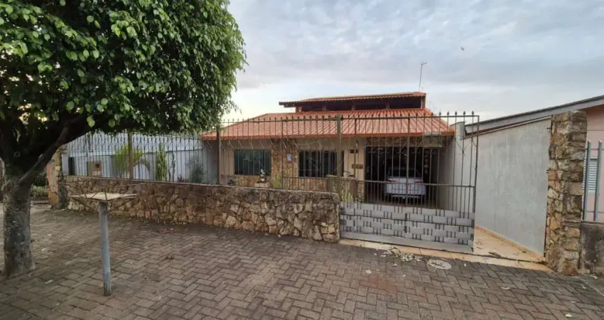 Casa com 3 quartos à venda na Rua Ângelo Pugglia, --, Conjunto Habitacional Maria Cecília Serrano de Oliveira, Londrina