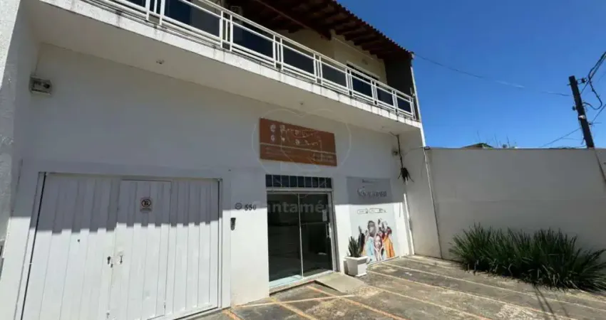 Casa sobreloja para locação com armários planejados e 3 quartos no bairro igapó