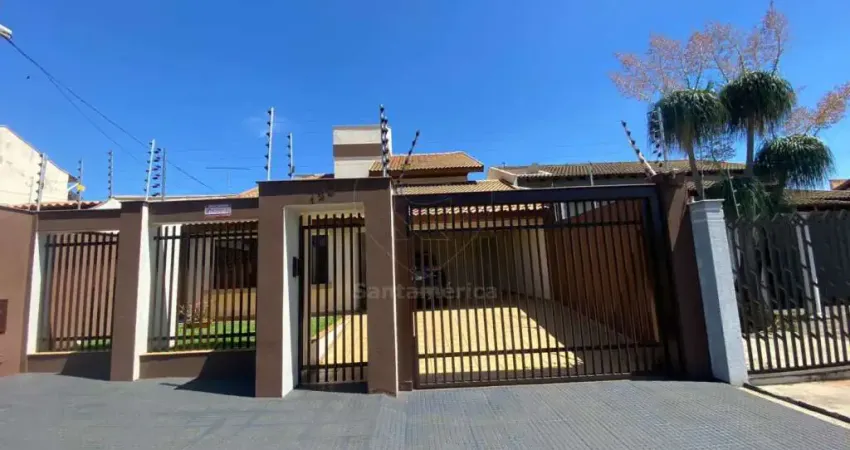 Sobrado de Alto Padrão à venda na Região Leste de Londrina no Jardim Oriente com 3 quartos sendo 1 suíte